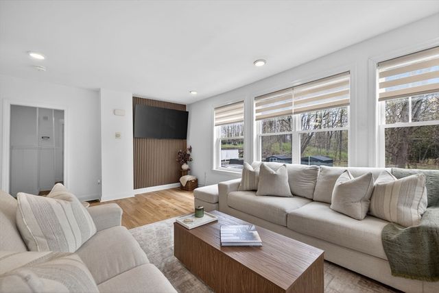 12 Linden St, Berlin, MA 01503