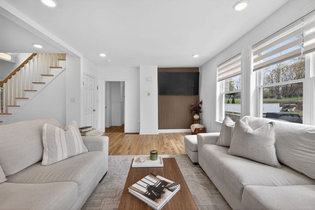 12 Linden St, Berlin, MA 01503