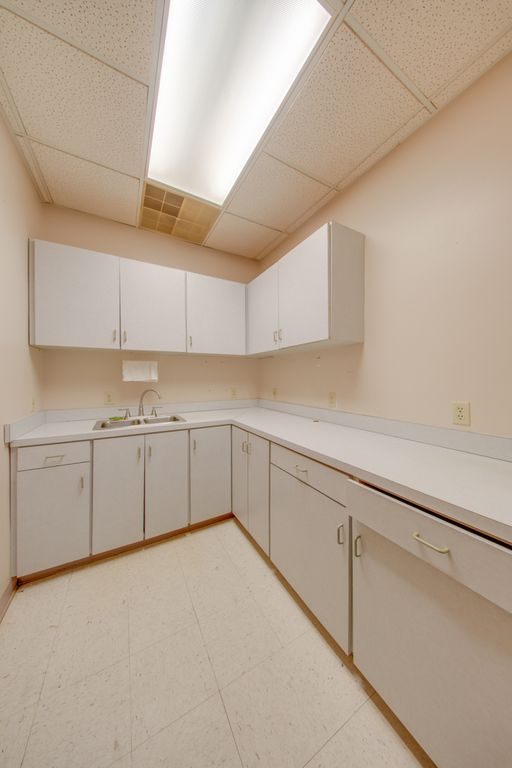 Image 13 of property listing at 3307 Broadway Street 140, Mt Vernon, IL 62864