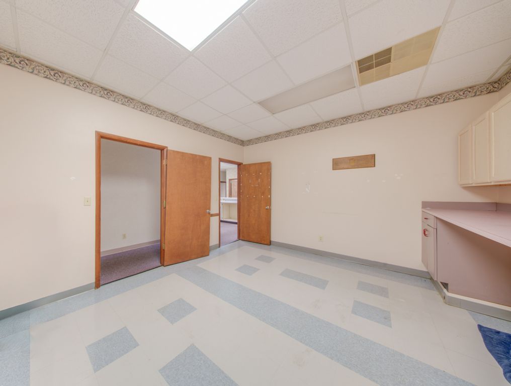 Image 15 of property listing at 3307 Broadway Street 140, Mt Vernon, IL 62864