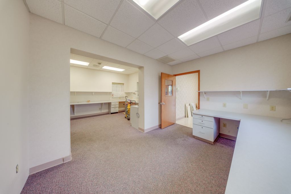 Image 34 of property listing at 3307 Broadway Street 140, Mt Vernon, IL 62864