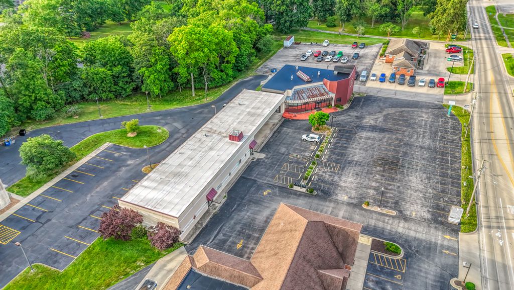 Image 6 of property listing at 3307 Broadway Street 140, Mt Vernon, IL 62864