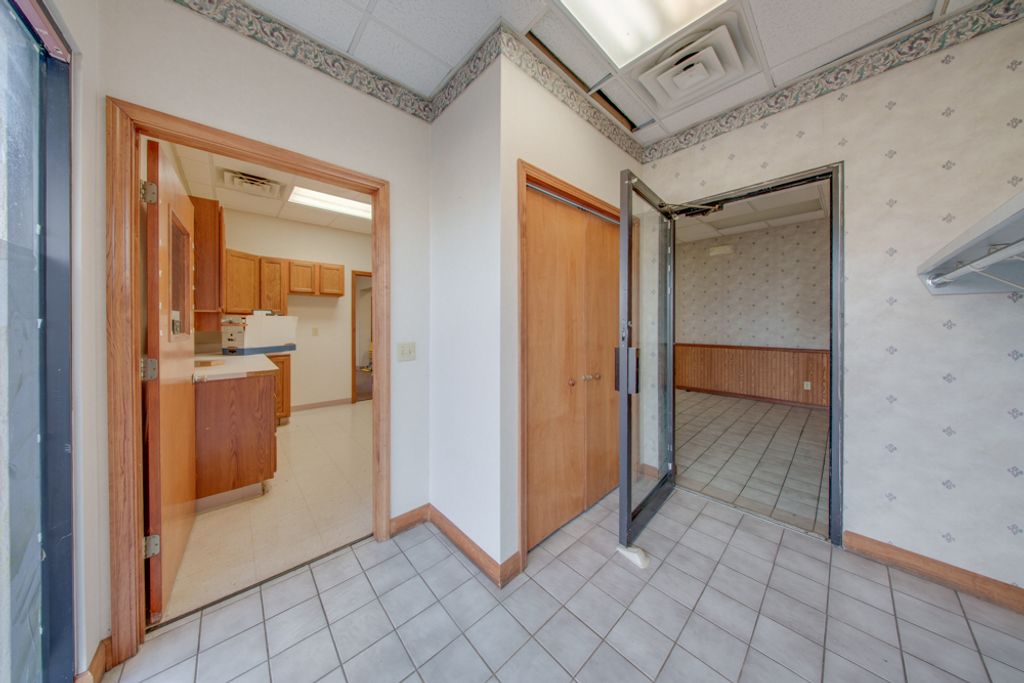Image 7 of property listing at 3307 Broadway Street 140, Mt Vernon, IL 62864