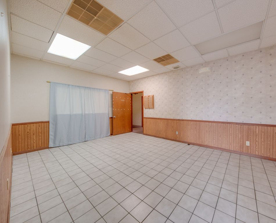 Image 8 of property listing at 3307 Broadway Street 140, Mt Vernon, IL 62864
