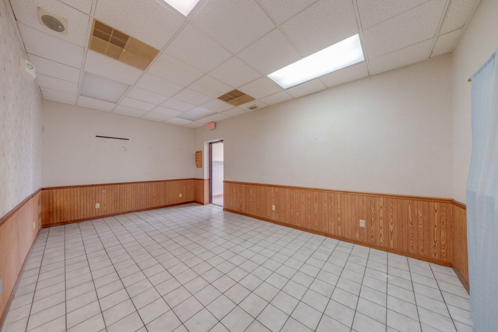 Image 9 of property listing at 3307 Broadway Street 140, Mt Vernon, IL 62864