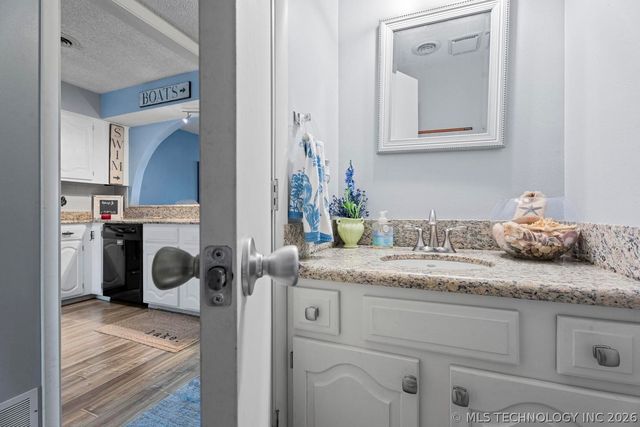 810 N 46th Street, Grove, OK 74464