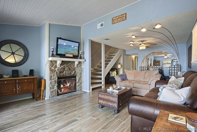 810 N 46th Street, Grove, OK 74464