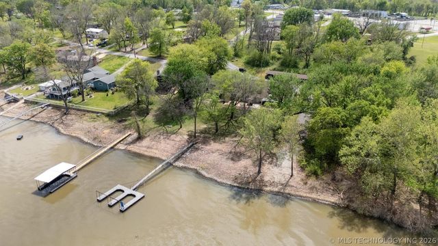 810 N 46th Street, Grove, OK 74464