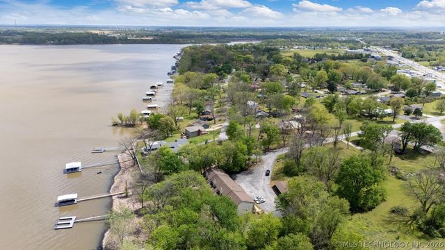 810 N 46th Street, Grove, OK 74464