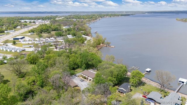 810 N 46th Street, Grove, OK 74464