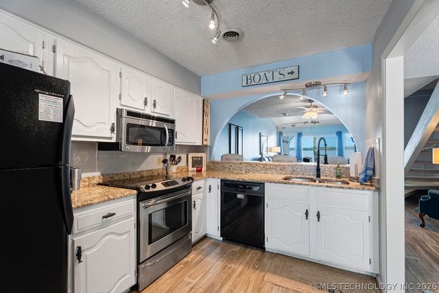 810 N 46th Street, Grove, OK 74464