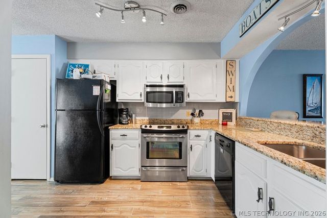 810 N 46th Street, Grove, OK 74464