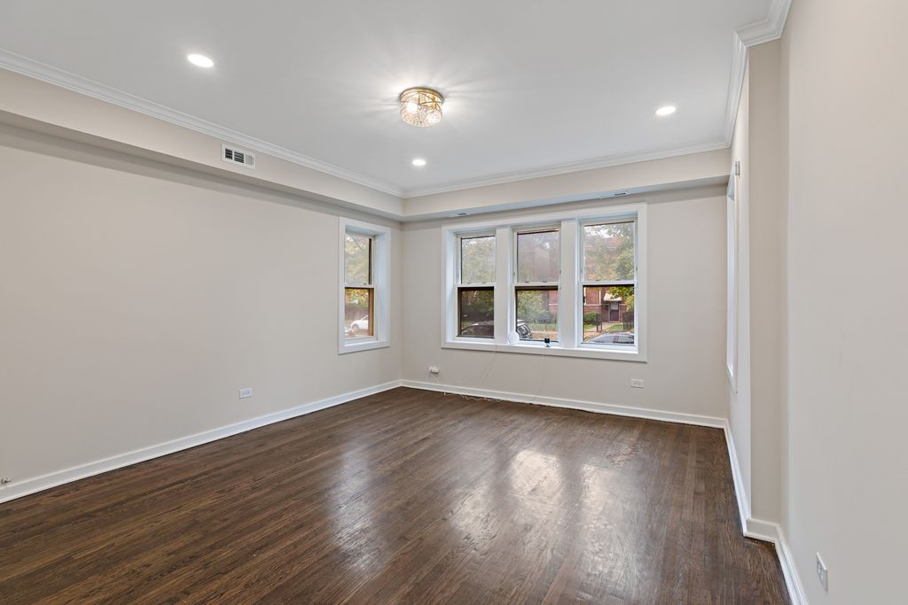 Image 7 of property listing at 1742 N Mayfield Avenue, Chicago, IL 60639