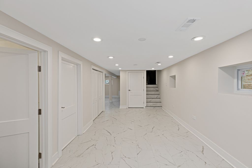 Image 9 of property listing at 1742 N Mayfield Avenue, Chicago, IL 60639