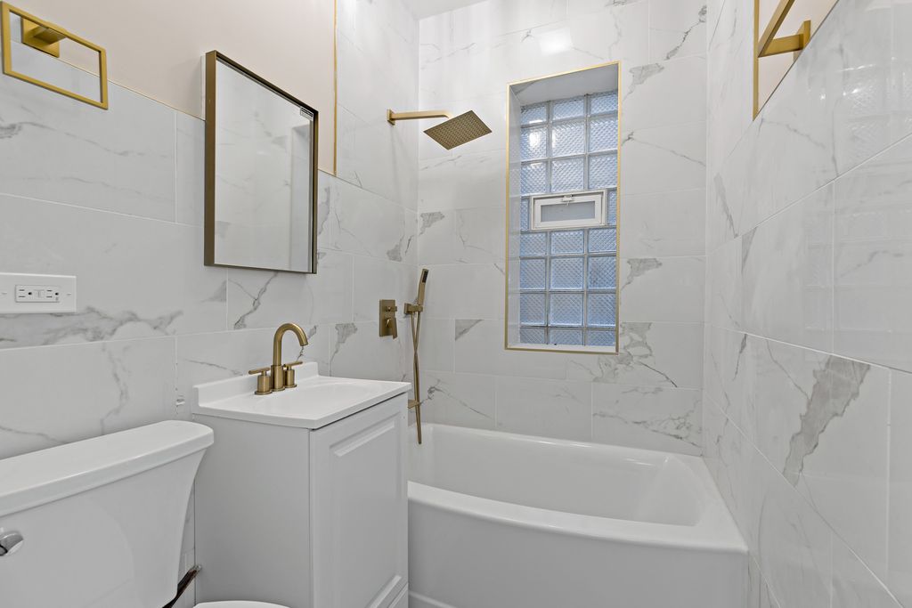 Image 10 of property listing at 1742 N Mayfield Avenue, Chicago, IL 60639