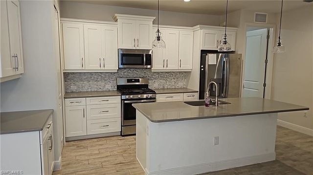 2305 Ariane DR, Naples, FL 34112