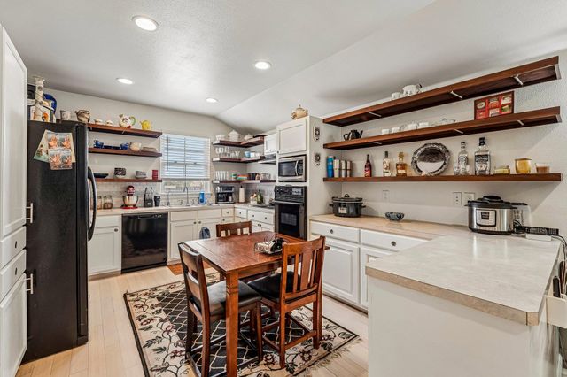 140 Family CIR, Hutto, TX 78634