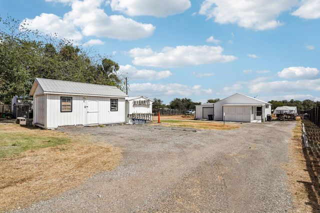 140 Family CIR, Hutto, TX 78634