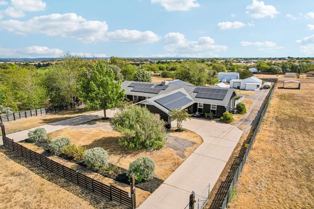 140 Family CIR, Hutto, TX 78634