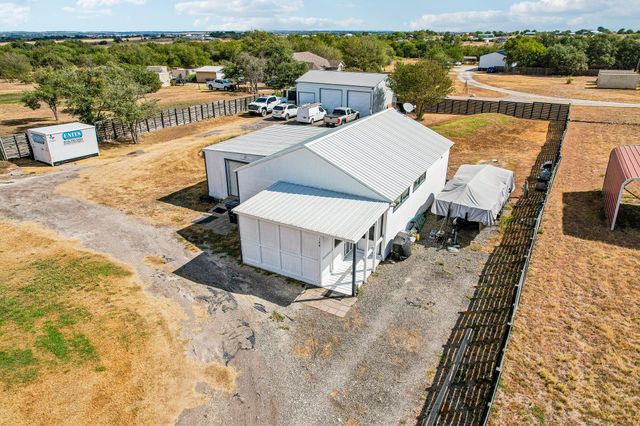 140 Family CIR, Hutto, TX 78634