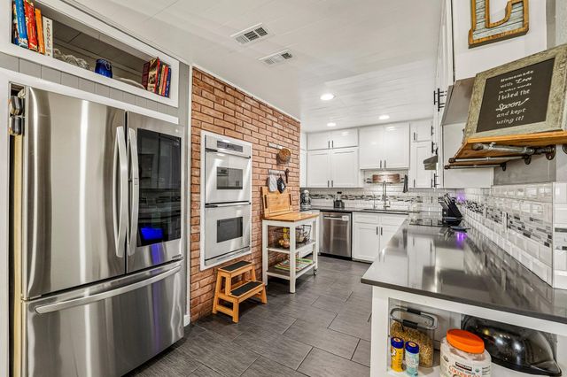140 Family CIR, Hutto, TX 78634
