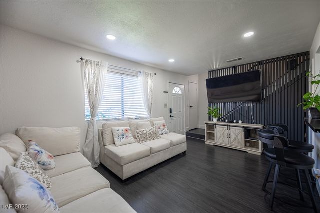 582 Blue Lagoon Drive, Las Vegas, NV 89110