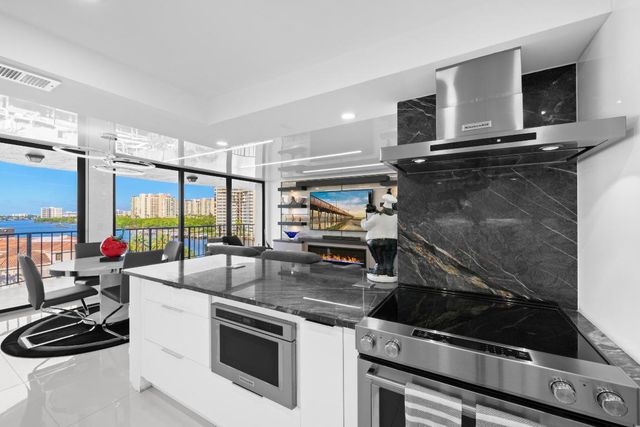 899 Jeffery Street 612, Boca Raton, FL 33487