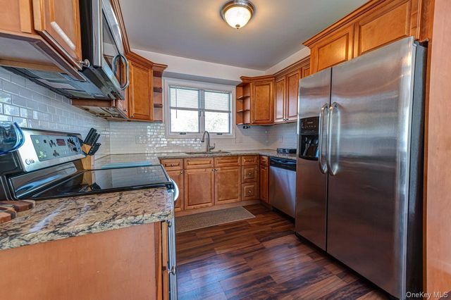 69 Chimney Lane, Levittown, NY 11756