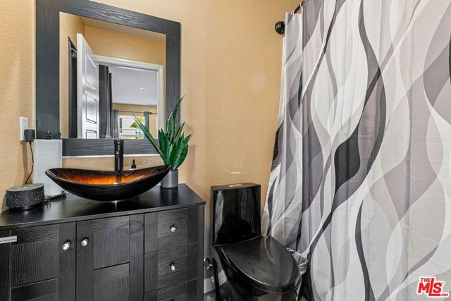 720 Grace Avenue, Inglewood, CA 90301