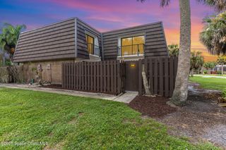 2018 Vista Oaks Circle NE, Palm Bay, FL 32905