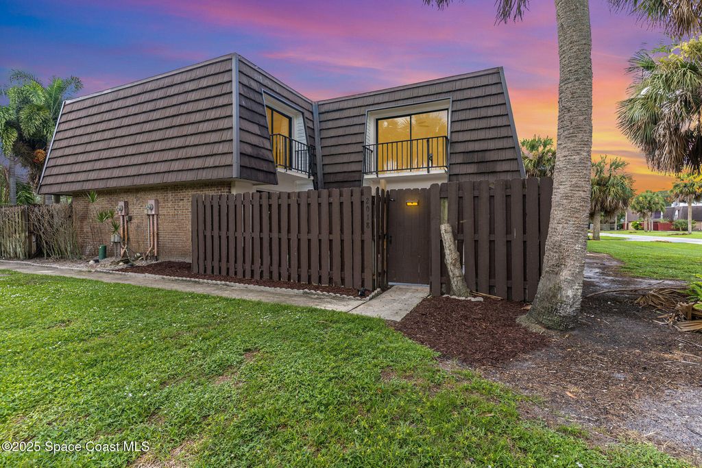 2018 Vista Oaks Circle NE, Palm Bay, FL 32905