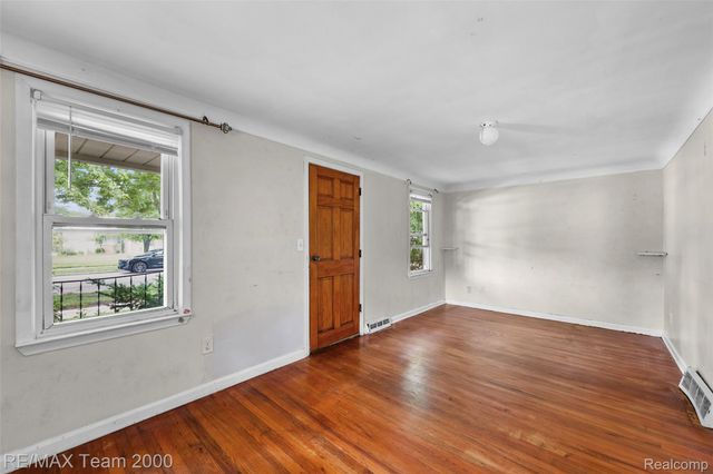 6176 N Gulley Road, Dearborn Heights, MI 48127