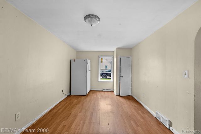 6176 N Gulley Road, Dearborn Heights, MI 48127