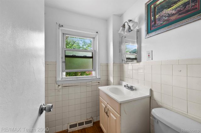 6176 N Gulley Road, Dearborn Heights, MI 48127