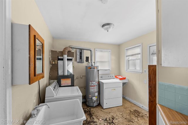 6176 N Gulley Road, Dearborn Heights, MI 48127