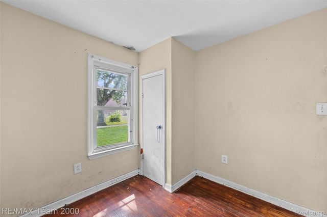 6176 N Gulley Road, Dearborn Heights, MI 48127