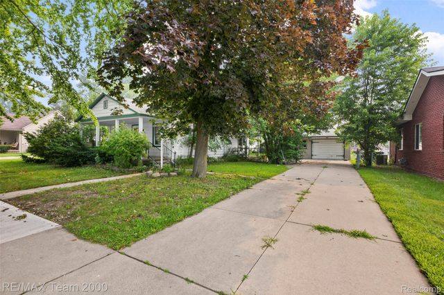6176 N Gulley Road, Dearborn Heights, MI 48127