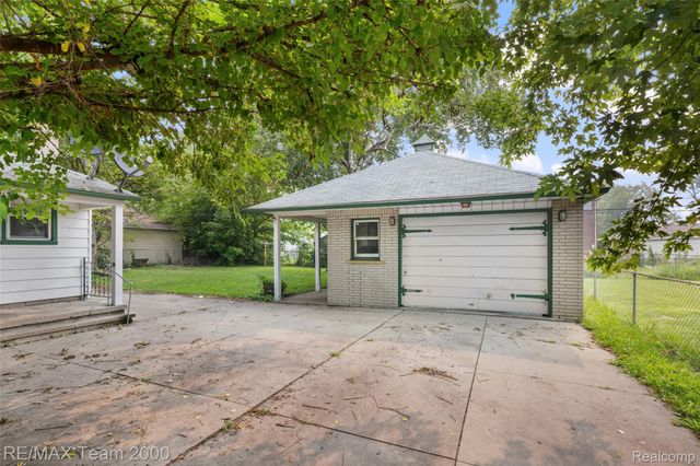 6176 N Gulley Road, Dearborn Heights, MI 48127