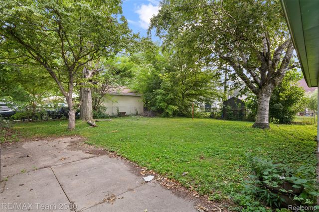 6176 N Gulley Road, Dearborn Heights, MI 48127