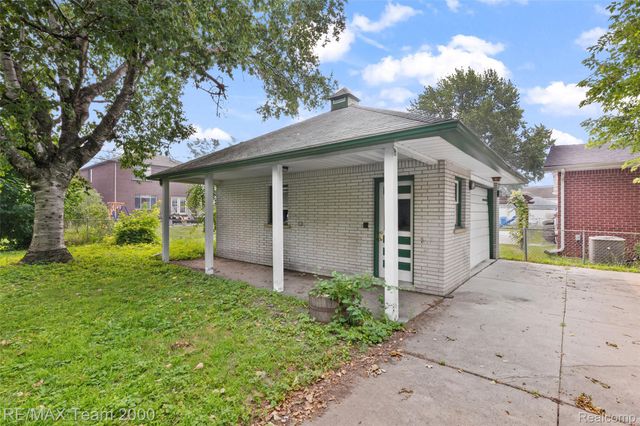 6176 N Gulley Road, Dearborn Heights, MI 48127