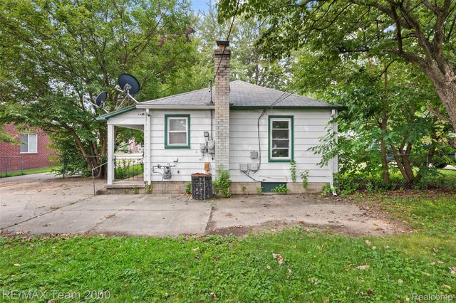 6176 N Gulley Road, Dearborn Heights, MI 48127