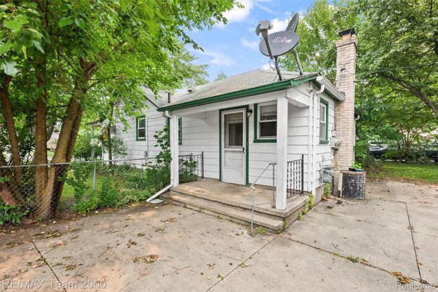 6176 N Gulley Road, Dearborn Heights, MI 48127