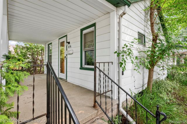 6176 N Gulley Road, Dearborn Heights, MI 48127