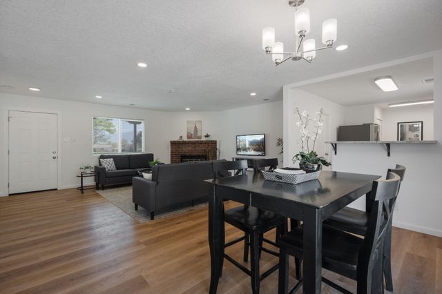 721 Chuckwagon Road SE, Rio Rancho, NM 87124