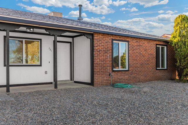 721 Chuckwagon Road SE, Rio Rancho, NM 87124