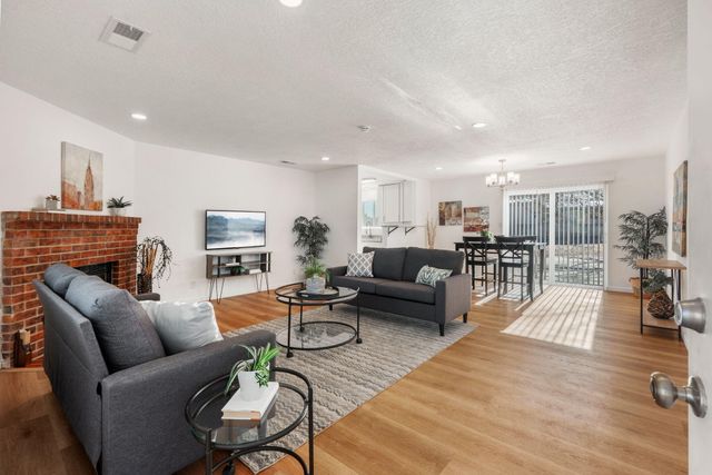 721 Chuckwagon Road SE, Rio Rancho, NM 87124