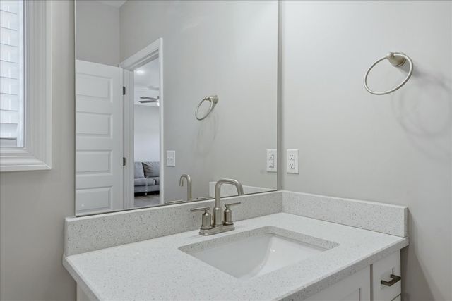 7483 Highway 70 S Apt 302, Nashville, TN 37221