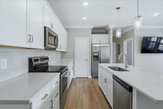 7483 Highway 70 S Apt 302, Nashville, TN 37221