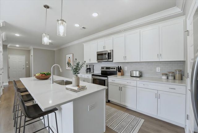 7483 Highway 70 S Apt 302, Nashville, TN 37221