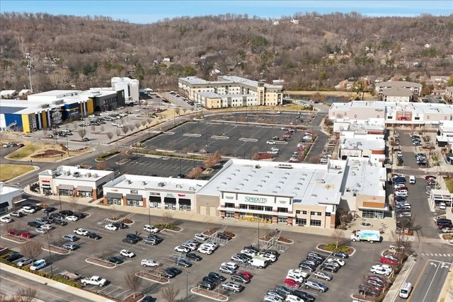 7483 Highway 70 S Apt 302, Nashville, TN 37221